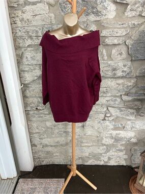 Reitmans Off-the-Shoulder Sweater in Burgundy